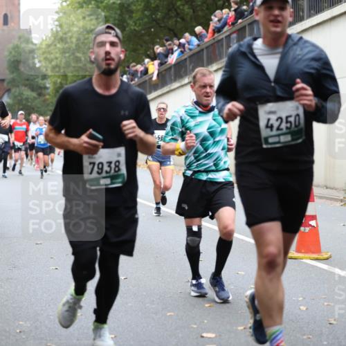 05.10.2025 - 20. swb-Marathon Bremen Michael Strokosch http://msf.ph/oto/9221588 05.10.2025 12:55:43 Laufen 9152, 7938, 456, 4250, 32 meine-sportfotos.de