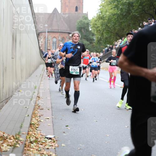 05.10.2025 - 20. swb-Marathon Bremen Michael Strokosch http://msf.ph/oto/9221589 05.10.2025 12:55:43 Laufen 9152, 4305, 7938, 20 meine-sportfotos.de