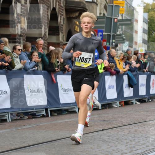 05.10.2025 - 20. swb-Marathon Bremen Strokosch-Dieckow http://msf.ph/oto/9221594 05.10.2025 10:39:24 Ziel 7111, 9239, 9863, 11067, 11343 meine-sportfotos.de