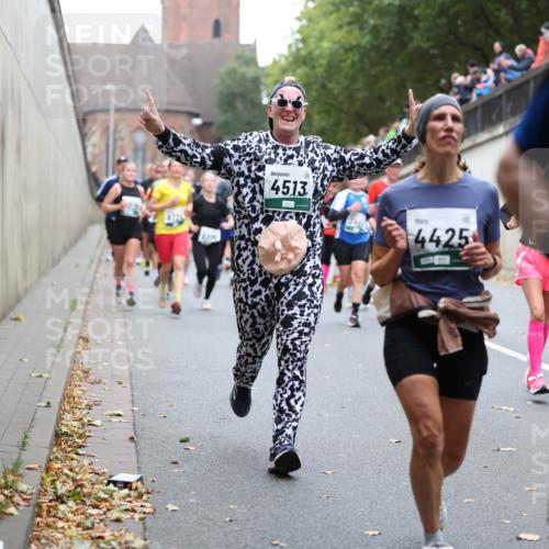 05.10.2025 - 20. swb-Marathon Bremen Michael Strokosch http://msf.ph/oto/9221597 05.10.2025 12:55:46 Laufen 45, 13, 4425 meine-sportfotos.de