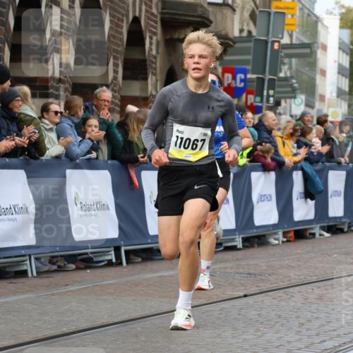 05.10.2025 - 20. swb-Marathon Bremen Strokosch-Dieckow http://msf.ph/oto/9221598 05.10.2025 10:39:24 Ziel 7111, 9239, 9863, 11067, 11343 meine-sportfotos.de