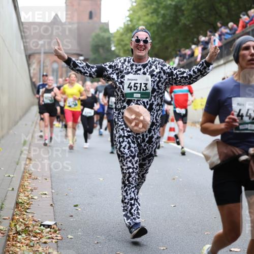 05.10.2025 - 20. swb-Marathon Bremen Michael Strokosch http://msf.ph/oto/9221599 05.10.2025 12:55:47 Laufen 4513, 4425 meine-sportfotos.de