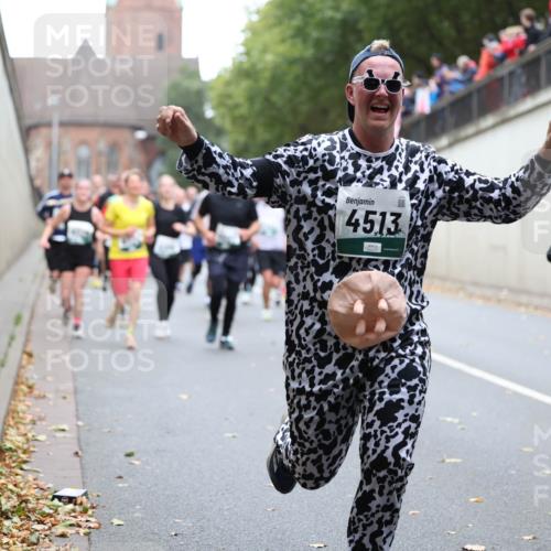 05.10.2025 - 20. swb-Marathon Bremen Michael Strokosch http://msf.ph/oto/9221601 05.10.2025 12:55:47 Laufen 4513 meine-sportfotos.de