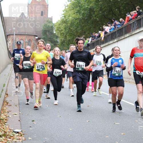 05.10.2025 - 20. swb-Marathon Bremen Michael Strokosch http://msf.ph/oto/9221603 05.10.2025 12:55:49 Laufen 4457, 9025, 8724, 6270, 6982, 5354, 3460 meine-sportfotos.de