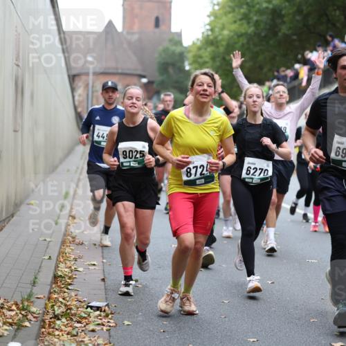 05.10.2025 - 20. swb-Marathon Bremen Michael Strokosch http://msf.ph/oto/9221607 05.10.2025 12:55:50 Laufen 44, 9025, 8725, 6270, 9, 6982 meine-sportfotos.de