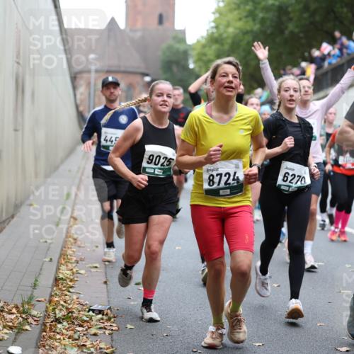 05.10.2025 - 20. swb-Marathon Bremen Michael Strokosch http://msf.ph/oto/9221609 05.10.2025 12:55:50 Laufen 445, 9025, 8724, 6270, 982 meine-sportfotos.de