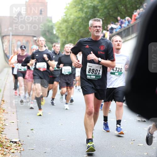 05.10.2025 - 20. swb-Marathon Bremen Michael Strokosch http://msf.ph/oto/9221616 05.10.2025 12:55:53 Laufen 1686, 3117, 8901, 4320 meine-sportfotos.de