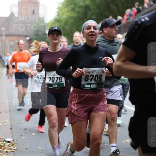 05.10.2025 - 20. swb-Marathon Bremen Michael Strokosch http://msf.ph/oto/9221624 05.10.2025 12:55:56 Laufen 425, 7079, 6708, 05205, 1686 meine-sportfotos.de