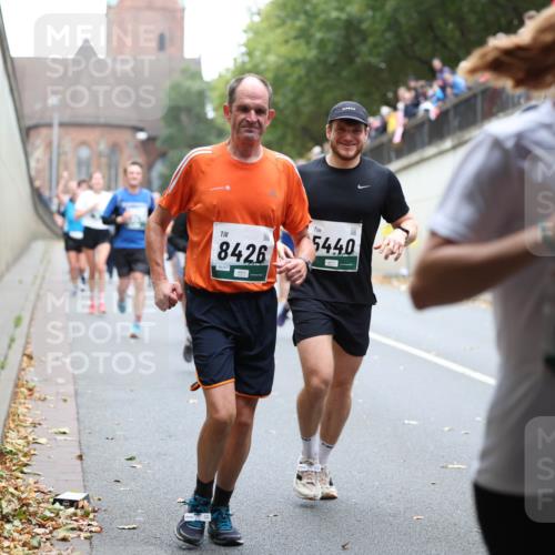 05.10.2025 - 20. swb-Marathon Bremen Michael Strokosch http://msf.ph/oto/9221629 05.10.2025 12:55:58 Laufen 87, 8426, 5440, 4252 meine-sportfotos.de