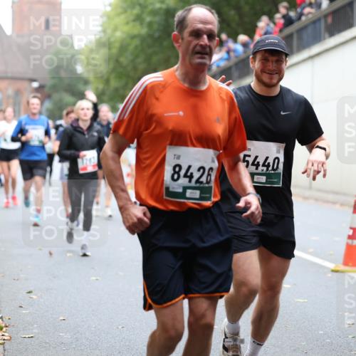 05.10.2025 - 20. swb-Marathon Bremen Michael Strokosch http://msf.ph/oto/9221631 05.10.2025 12:55:59 Laufen 1243, 8426, 5440 meine-sportfotos.de