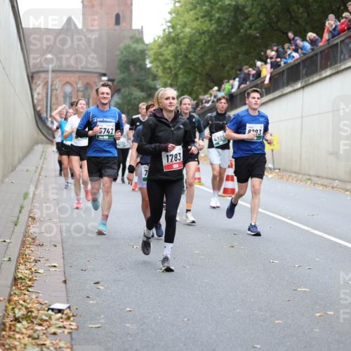 05.10.2025 - 20. swb-Marathon Bremen Michael Strokosch http://msf.ph/oto/9221633 05.10.2025 12:55:59 Laufen 5747, 7, 1783, 4306, 8293 meine-sportfotos.de