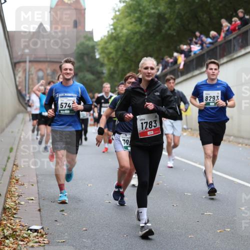 05.10.2025 - 20. swb-Marathon Bremen Michael Strokosch http://msf.ph/oto/9221637 05.10.2025 12:56:01 Laufen 574, 1783, 8293 meine-sportfotos.de