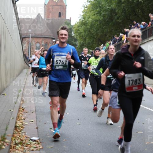 05.10.2025 - 20. swb-Marathon Bremen Michael Strokosch http://msf.ph/oto/9221638 05.10.2025 12:56:01 Laufen 5747, 852, 69, 1283, 8293 meine-sportfotos.de