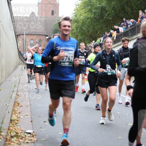 05.10.2025 - 20. swb-Marathon Bremen Michael Strokosch http://msf.ph/oto/9221640 05.10.2025 12:56:02 Laufen 3747, 529, 8295, 06, 1263 meine-sportfotos.de