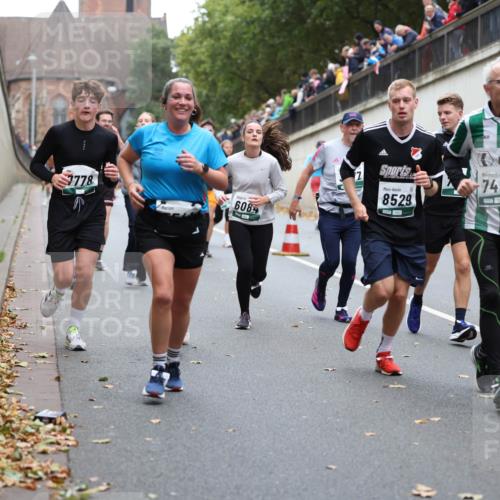05.10.2025 - 20. swb-Marathon Bremen Michael Strokosch http://msf.ph/oto/9221646 05.10.2025 12:56:04 Laufen 7778, 10, 6084, 17, 8529, 7453 meine-sportfotos.de