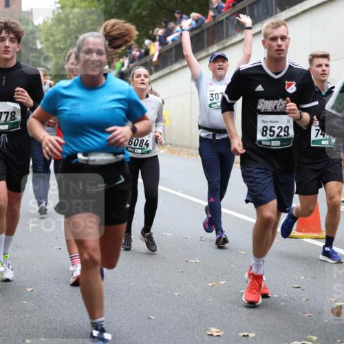 05.10.2025 - 20. swb-Marathon Bremen Michael Strokosch http://msf.ph/oto/9221651 05.10.2025 12:56:05 Laufen 7778, 6084, 307, 8529, 74, 453 meine-sportfotos.de