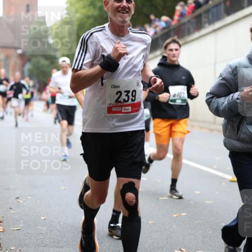 05.10.2025 - 20. swb-Marathon Bremen Michael Strokosch http://msf.ph/oto/9221659 05.10.2025 12:56:08 Laufen 2, 39, 01236, 6102 meine-sportfotos.de