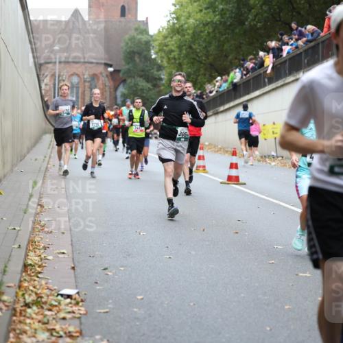05.10.2025 - 20. swb-Marathon Bremen Michael Strokosch http://msf.ph/oto/9221670 05.10.2025 12:56:11 Laufen  meine-sportfotos.de