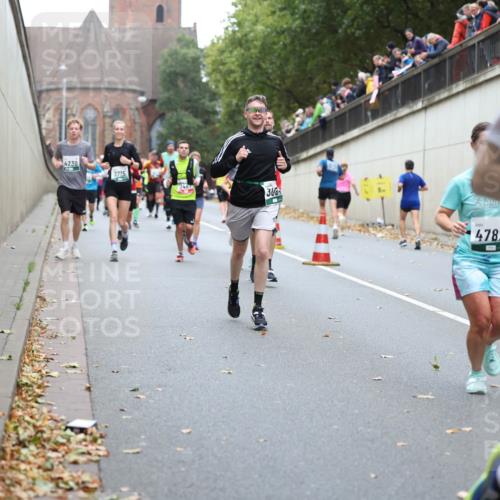 05.10.2025 - 20. swb-Marathon Bremen Michael Strokosch http://msf.ph/oto/9221672 05.10.2025 12:56:11 Laufen 4230, 7715, 300, 4782 meine-sportfotos.de