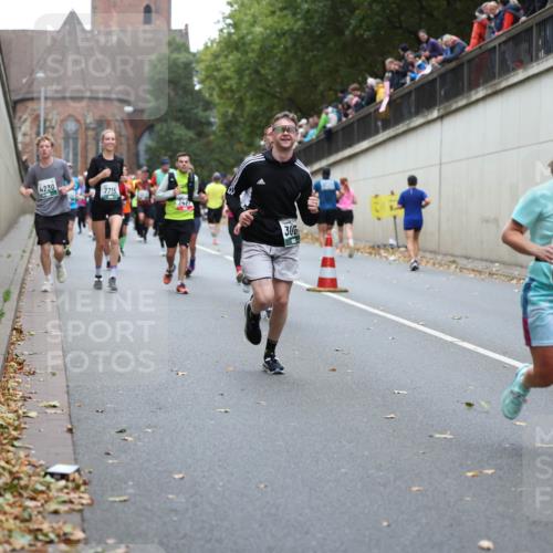 05.10.2025 - 20. swb-Marathon Bremen Michael Strokosch http://msf.ph/oto/9221673 05.10.2025 12:56:11 Laufen 4230, 7715, 300, 4782 meine-sportfotos.de