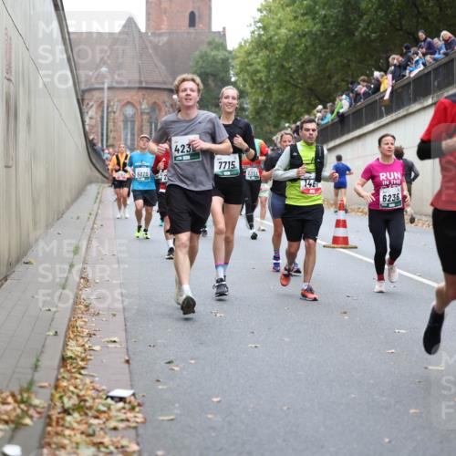05.10.2025 - 20. swb-Marathon Bremen Michael Strokosch http://msf.ph/oto/9221680 05.10.2025 12:56:14 Laufen 5020, 2, 423, 7715, 735, 146, 6236, 7048, 406 meine-sportfotos.de