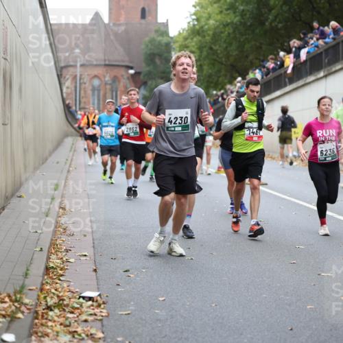 05.10.2025 - 20. swb-Marathon Bremen Michael Strokosch http://msf.ph/oto/9221682 05.10.2025 12:56:15 Laufen 2962, 5020, 4230, 146, 6236 meine-sportfotos.de