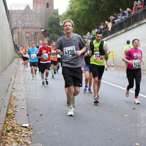 05.10.2025 - 20. swb-Marathon Bremen Michael Strokosch http://msf.ph/oto/9221683 05.10.2025 12:56:15 Laufen 6020, 2962, 4230, 1467, 6238 meine-sportfotos.de