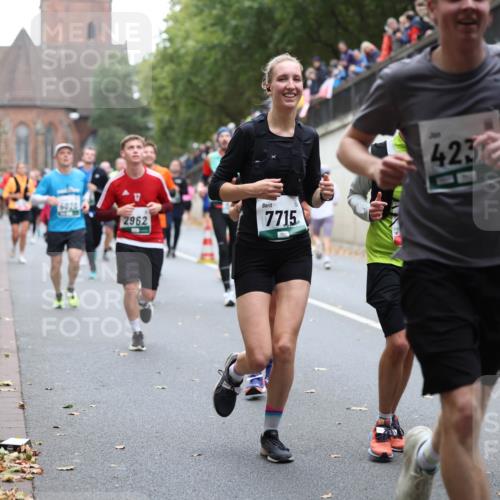05.10.2025 - 20. swb-Marathon Bremen Michael Strokosch http://msf.ph/oto/9221688 05.10.2025 12:56:16 Laufen 6020, 2962, 7715, 423 meine-sportfotos.de