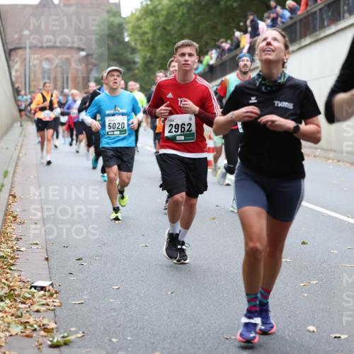 05.10.2025 - 20. swb-Marathon Bremen Michael Strokosch http://msf.ph/oto/9221692 05.10.2025 12:56:18 Laufen 5020, 2962, 7715 meine-sportfotos.de