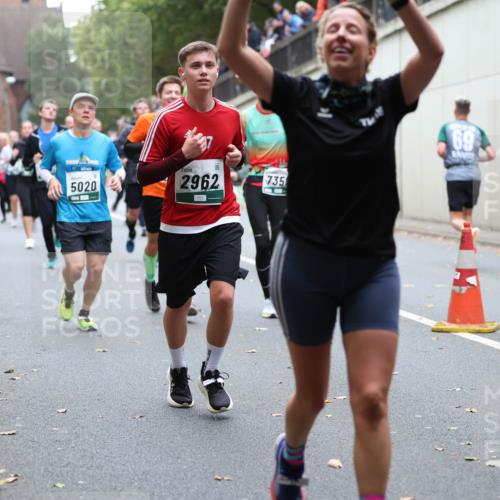 05.10.2025 - 20. swb-Marathon Bremen Michael Strokosch http://msf.ph/oto/9221694 05.10.2025 12:56:18 Laufen 5020, 2962, 735, 69 meine-sportfotos.de