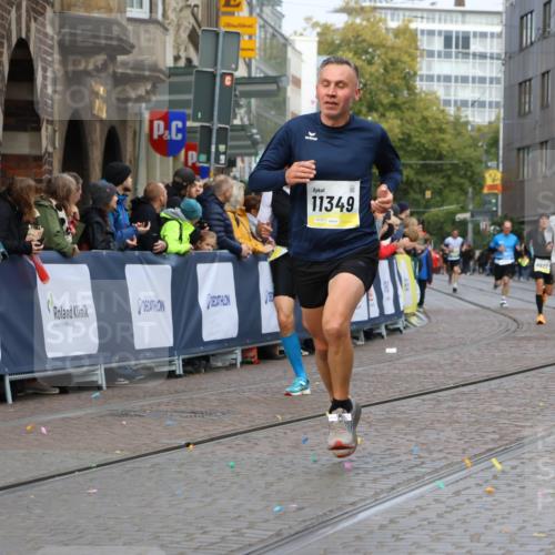 05.10.2025 - 20. swb-Marathon Bremen Strokosch-Dieckow http://msf.ph/oto/9221696 05.10.2025 10:39:45 Ziel 9922, 10052, 10171, 10175, 10176, 10753, 11335, 11349 meine-sportfotos.de