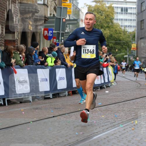 05.10.2025 - 20. swb-Marathon Bremen Strokosch-Dieckow http://msf.ph/oto/9221700 05.10.2025 10:39:45 Ziel 9922, 10052, 10171, 10175, 10176, 10753, 11335, 11349 meine-sportfotos.de
