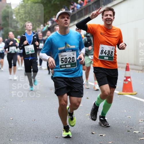 05.10.2025 - 20. swb-Marathon Bremen Michael Strokosch http://msf.ph/oto/9221701 05.10.2025 12:56:20 Laufen 7230, 5020, 05940, 8498, 735 meine-sportfotos.de
