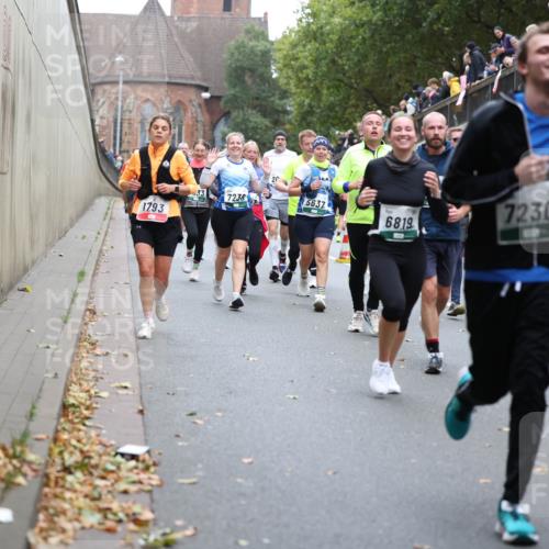 05.10.2025 - 20. swb-Marathon Bremen Michael Strokosch http://msf.ph/oto/9221705 05.10.2025 12:56:21 Laufen 1793, 33, 7238, 20, 5637, 7230, 6819 meine-sportfotos.de