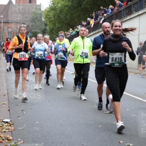 05.10.2025 - 20. swb-Marathon Bremen Michael Strokosch http://msf.ph/oto/9221708 05.10.2025 12:56:22 Laufen 4946, 1793, 7238, 555637, 8185, 443, 6819 meine-sportfotos.de