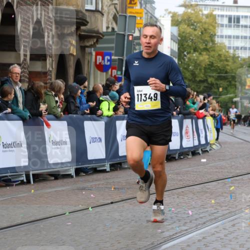 05.10.2025 - 20. swb-Marathon Bremen Strokosch-Dieckow http://msf.ph/oto/9221712 05.10.2025 10:39:45 Ziel 9922, 10052, 10171, 10175, 10176, 10753, 11335, 11349 meine-sportfotos.de