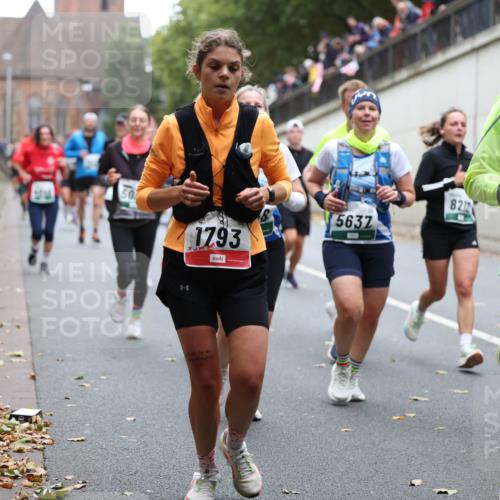 05.10.2025 - 20. swb-Marathon Bremen Michael Strokosch http://msf.ph/oto/9221713 05.10.2025 12:56:24 Laufen 50, 1793, 5637, 8212, 185, 212 meine-sportfotos.de