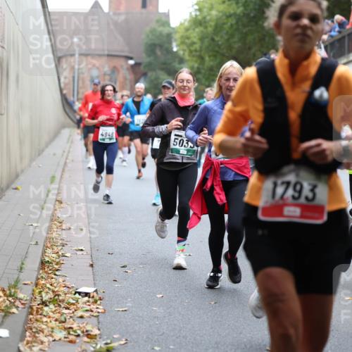 05.10.2025 - 20. swb-Marathon Bremen Michael Strokosch http://msf.ph/oto/9221714 05.10.2025 12:56:25 Laufen 4946, 503, 1793, 6, 5637 meine-sportfotos.de