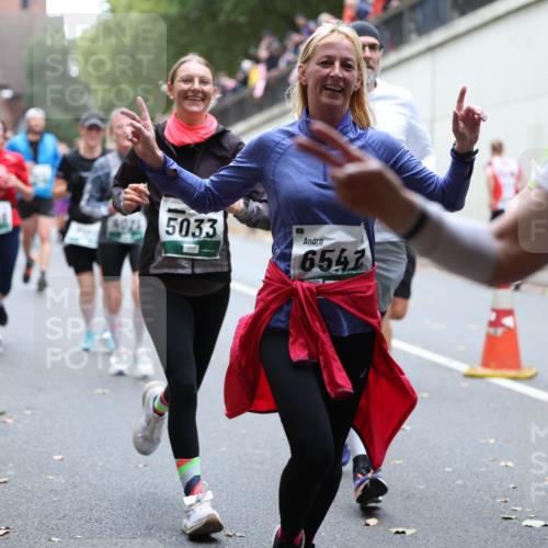 05.10.2025 - 20. swb-Marathon Bremen Michael Strokosch http://msf.ph/oto/9221718 05.10.2025 12:56:26 Laufen 5033, 6547, 9127, 3131 meine-sportfotos.de