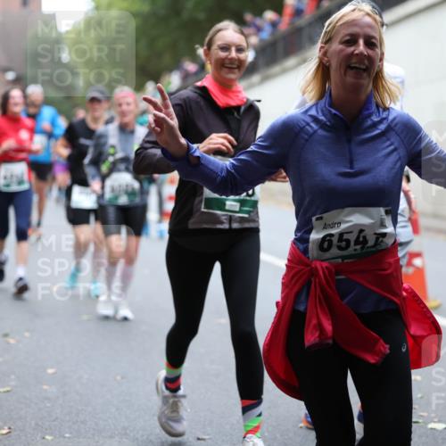 05.10.2025 - 20. swb-Marathon Bremen Michael Strokosch http://msf.ph/oto/9221719 05.10.2025 12:56:26 Laufen 6547, 9122 meine-sportfotos.de