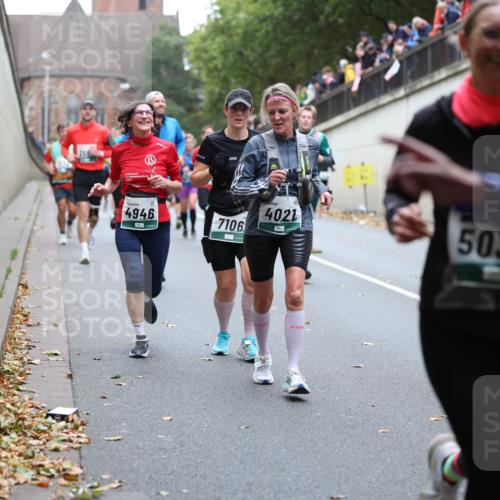 05.10.2025 - 20. swb-Marathon Bremen Michael Strokosch http://msf.ph/oto/9221721 05.10.2025 12:56:27 Laufen 4946, 7106, 4021, 5033 meine-sportfotos.de
