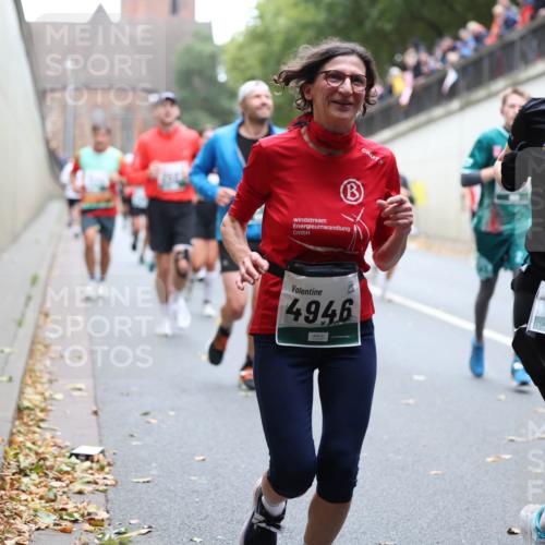 05.10.2025 - 20. swb-Marathon Bremen Michael Strokosch http://msf.ph/oto/9221726 05.10.2025 12:56:28 Laufen 4946, 7106 meine-sportfotos.de