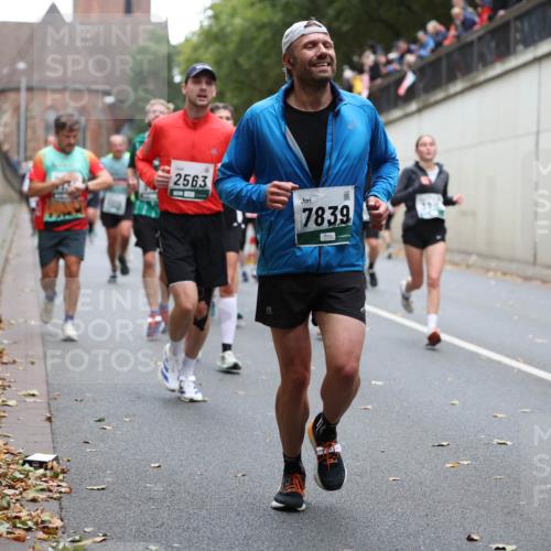 05.10.2025 - 20. swb-Marathon Bremen Michael Strokosch http://msf.ph/oto/9221729 05.10.2025 12:56:30 Laufen 2563, 7839 meine-sportfotos.de