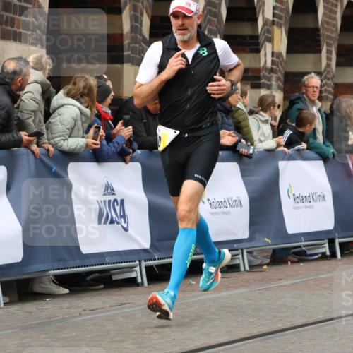 05.10.2025 - 20. swb-Marathon Bremen Strokosch-Dieckow http://msf.ph/oto/9221730 05.10.2025 10:39:47 Ziel 9213, 9922, 10052, 10171, 10175, 10176, 10753, 11335, 11349 meine-sportfotos.de