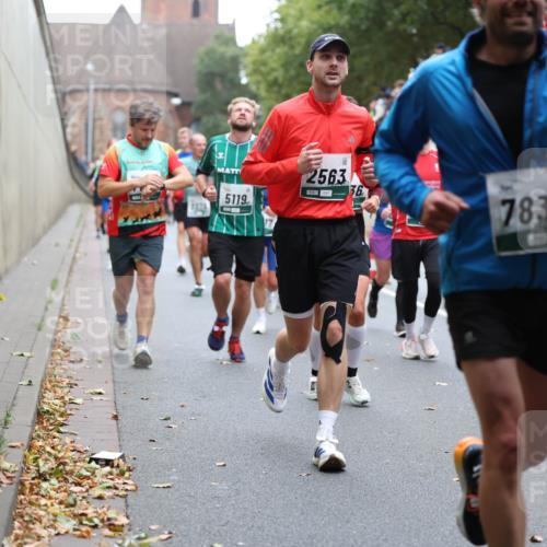 05.10.2025 - 20. swb-Marathon Bremen Michael Strokosch http://msf.ph/oto/9221731 05.10.2025 12:56:30 Laufen 5119, 2563, 36, 7839 meine-sportfotos.de