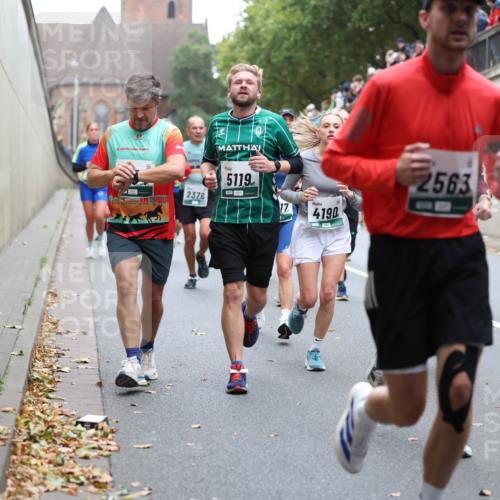 05.10.2025 - 20. swb-Marathon Bremen Michael Strokosch http://msf.ph/oto/9221733 05.10.2025 12:56:31 Laufen 2378, 5119, 17, 4190, 1, 2563 meine-sportfotos.de