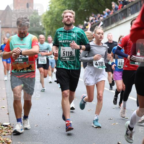 05.10.2025 - 20. swb-Marathon Bremen Michael Strokosch http://msf.ph/oto/9221736 05.10.2025 12:56:32 Laufen 20, 2378, 5119, 4190, 660 meine-sportfotos.de