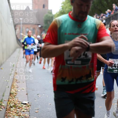 05.10.2025 - 20. swb-Marathon Bremen Michael Strokosch http://msf.ph/oto/9221740 05.10.2025 12:56:33 Laufen 417 meine-sportfotos.de