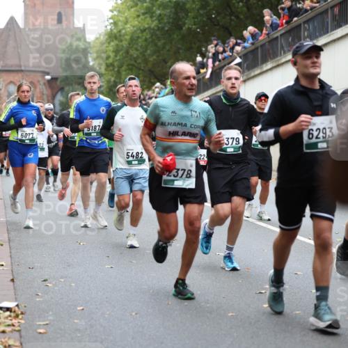 05.10.2025 - 20. swb-Marathon Bremen Michael Strokosch http://msf.ph/oto/9221742 05.10.2025 12:56:34 Laufen 5187, 6877, 32, 5482, 2378, 379, 6293, 22 meine-sportfotos.de