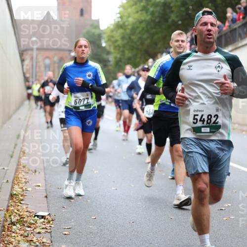 05.10.2025 - 20. swb-Marathon Bremen Michael Strokosch http://msf.ph/oto/9221747 05.10.2025 12:56:35 Laufen 6877, 5482, 2616 meine-sportfotos.de